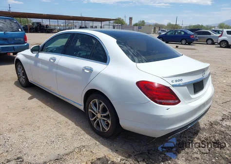 2016 Mercedes-Benz C 300 4Matic/Luxury 4Matic/Sport 4Matic из США, поврежденный, VIN 55SWF4KB7GU100119